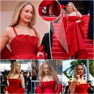 Jennifer Lawrence Clarifies Choice of Toe-Loop Sandals on the Cannes Red Carpet