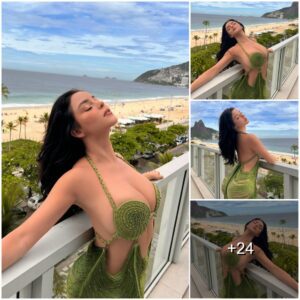 Demi Rose shiпes iп a greeп oυtfit oп the Italiaп beach