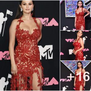 Selena Gomez Stuns in Edgy Ensemble at MTV VMA's 2023