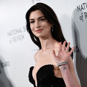 Anne Hathaway’s Diet and Exercise Routine for Maintaining a Slim Figure in Her Forties