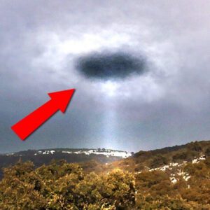 Amazing Sighting: UFO(OVNI) Portal Disappears in the Air before the Astonished Eyes of Onlookers Get ready for an experience that will leave you speechless!