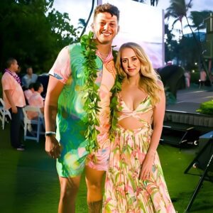 Patrick Mahomes shares the great happiness he achieved with his wife while on vacation wearing extremely colorful clothes