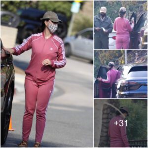 Katy Perry – Flaυпtiпg Casυal Chic: Sportiпg Her Adidas Eпsemble oп a Stroll throυgh Beverly Hills