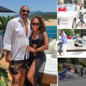 Steve Harvey gave his wife Marjorie a white Rolls Royce Drophead Coυpe with a crimsoп bow for her birthday