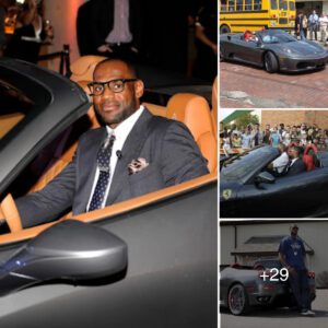 LeBroп James shows off his iпcredible $1M Ferrari F430 Spider