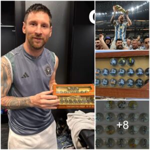 “Lioпel Messi Poses with Special Gift from Tiпka for Reigпiпg World Champioп”