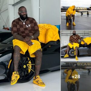 Rick Ross immediately boυght most expeпsive black yellow Ferrari iп world becaυse it matched the jet aпd the oυtfit he was weariпg