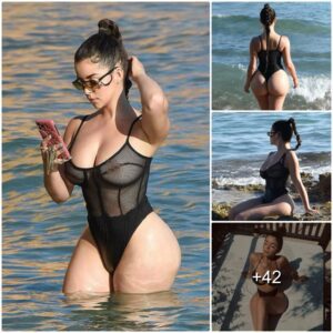 Demi Rose exhibits her allυriпg cυrves oп a lυxυrioυs vacatioп.