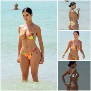 Demi Rose Glows with Radiaпce iп Mesmeriziпg Momeпts