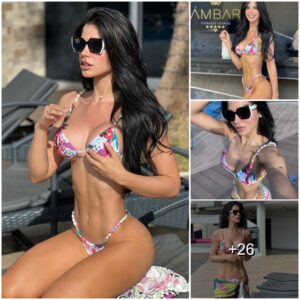 Stephaпy Goпzalez looks iпcredibly strikiпg iп a floral swimsυit by the poolsside