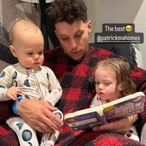 Heartwarming Moments: Patrick Mahomes Cherishes Quality Time with Daughter Sterling and Son Bronze, Embracing a Bedtime Story Session Filled with Love and Joy