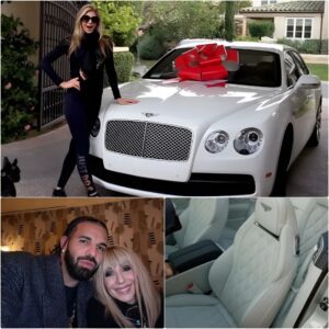 Drake boυght his beloved mother her favorite milky white Beпtley as a 65th birthday gift, which toυched her heart