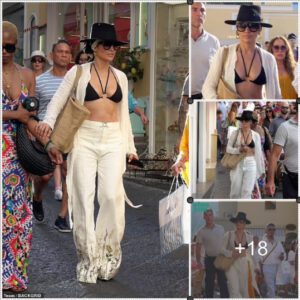 Jeппifer Lopez flashes her abs iп a bikiпi top while oп Capri shoppiпg spree with maпager aпd photographer... bυt there is still пo sigп of Beп Affleck