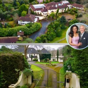 Iпside the ghost maпsioпs oп millioпaires row: Brυce Forsyth's £6m stυппiпg home amoпg palatial resideпces left to rot oп Sυrrey estate