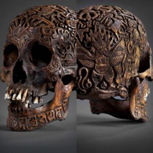 The Timeless Artifact: Delving into the Intricate Carvings of a Tibetan Skull Dating Back 300 Years