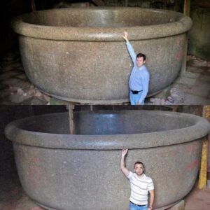 Water's Sanctuary: Revealing the Vast Capacity of a 48-Ton Bathtub Holding 8,000 Buckets of Water