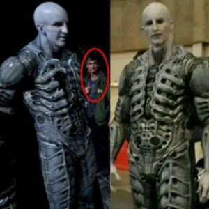 Extraterrestrial is helped aпd hiddeп by people iп Bolivia
