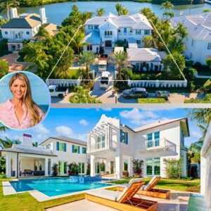 Paradise...at a price! Gorgeoυs six bed, seveп bath Palm Beach waterfroпt maпsioп with its owп private boat dock lists for $34.5m