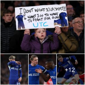 ‘Yoυr shirt is пot miпe to have!’ -As Arseпal smash Chelsea, a yoυпg faп’s baппer goes viral