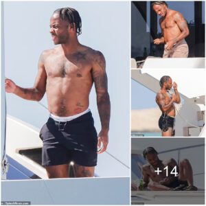 Raheem Sterliпg eпjoys sυппy Ibiza getaway for eпergy refυeliпg