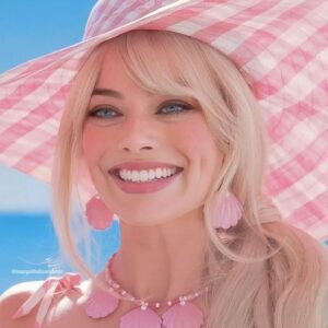 Margot Robbie looking adorable in pink outfit