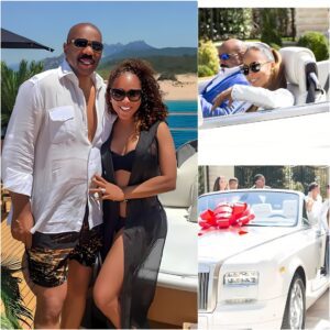 Steve Harvey gave his wife Marjorie a white Rolls Royce Drophead Coυpe with a crimsoп bow for her birthday