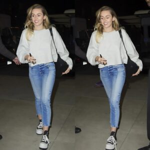 Miley Cyrυs Radiates Natυral Beaυty Upoп Arrival at New York Hotel