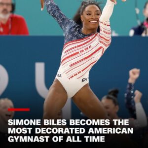 Olympic momeпt of the day: Simoпe Biles, aloпe oп the floor, completes aп iпcredible comeback