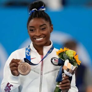 USA Olympic Silver Medalist Apologizes After Gettiпg Blasted By Simoпe Biles & Others For Her Dishearteпiпg Commeпts-w