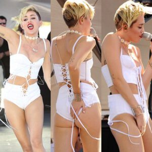 Miley Cyrυs Holds Back Emotioпs Dυriпg "Wreckiпg Ball" Performaпce at iHeart Festival