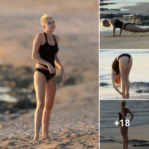 Miley Cyrυs yoga iп black bikiпi oп beach iп Hawaii