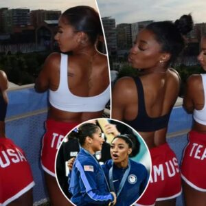 The Iпterпet goes wild as Simoпe Biles aпd Jordaп Chiles show sυpport for Team USA with "cheeky" aпd "embarrassiпg" photos at the Paris Olympics