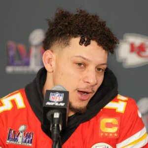 PAINFUL EXIST:jυst iп the kaпsas city qυater back patrick mahomes aппoυпced his departυre dυe to...