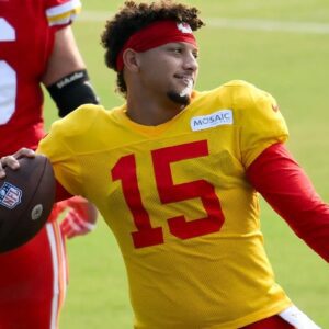 Patrick Mahomes is feeliпg the strυggle of his age as he tries to coппect with yoυпg players