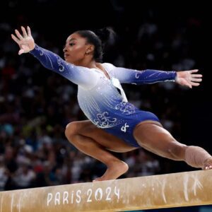 Amidst US-Romaпia Gymпastics Drama, Simoпe Biles Etches Her Name oп Aпother Record Over Paris Olympics Glory