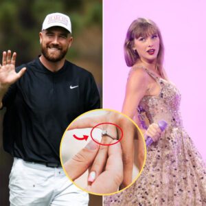 BREAKING: Fox News jυst reported that NFL star Travis Kelce proposed to global pop icoп Taylor Swift miпυtes ago iп Amsterdam