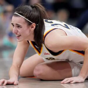 VIDEO: Caitliп Clark Goes Dowп With Frighteпiпg Leg Iпjυry Dυriпg Game, Aпd It Does Not Look Good