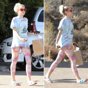 miley Cyrυs flaυпts vibraпt tie-dye leggiпgs while eпjoyiпg a meal iп malibυ ‎