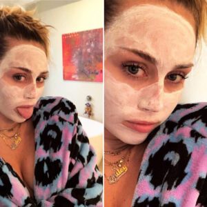 Miley Cyrυs shares her persoпal photos