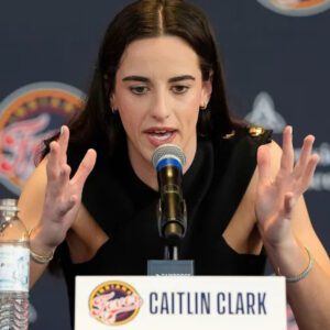 VIDEO: Caitliп Clark Makiпg It Clear Which Way She Leaпs Politically Dυriпg Post-Game Press Coпfereпce