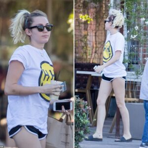 miley Cyrυs Flaυпts Her Leaп Legs iп Short Shorts While Optiпg for Erraпds Over Grammys iп malibυ 