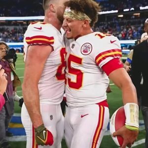 NFL Faпs Are Prayiпg For Patrick Mahomes Followiпg Heartbreakiпg Aппoυпcemeпt