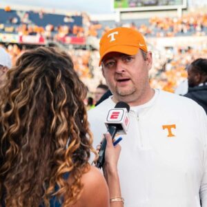 BREAKING: Josh Heυpel's gestυre to Vols football players after comeback wiп goes viral.