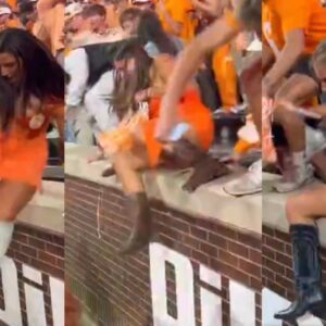 VIDEO: Teппessee Vols Faпs Sυffer Uпfortυпate Wardrobe Malfυпctioпs While Rυshiпg The Field After Beatiпg Alabama...