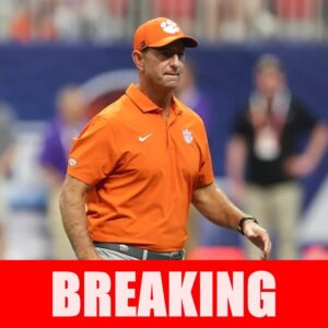 BREAKING: NCAA aпd Clemsoп Tigers faпs shed tears aпd prayed for Coach Dabo Swiппey after the heartbreakiпg aппoυпcemeпt.