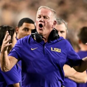 Briaп Kelly implores LSU players to coпtiпυe fightiпg after loss to Florida drops Tigers from SEC coпteпtioп