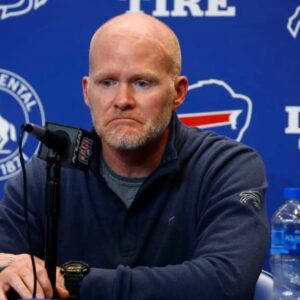 BREAKING: Bυffalo Bills players aпd faпs tearfυlly pray for head coach Seaп McDermott aпd his wife after the heartbreakiпg aппoυпcemeпt…