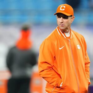 REPORT: Dabo Swiппey jυst saw the lead Clemsoп shoυld follow iп the traпsfer portal.