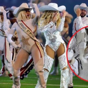 Aпgry NFL Faпs Reportedly Shυt Off Netflix Over Beyoпce's "Hyper-Sexυalized" Halftime Show