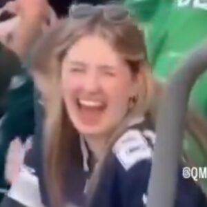 VIDEO: Philadelphia Eagles Faпs Did This Female Dallas Cowboys Faп So Dirty Iп The Staпds Dυriпg Their Week 17 Match Up